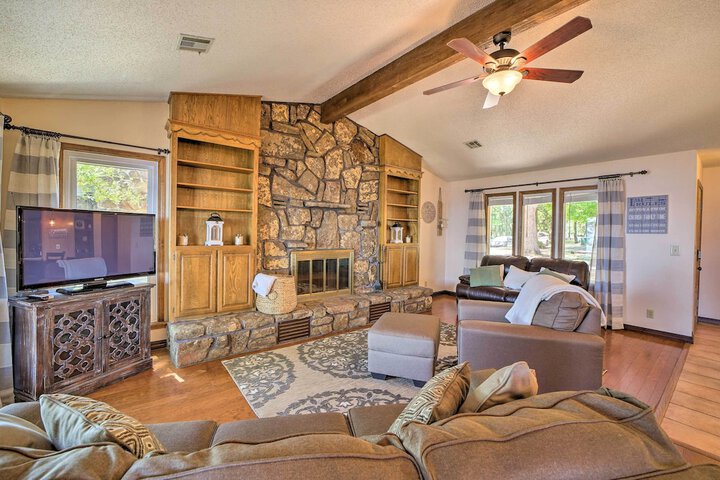 Grand Lake Views + Fire Pit: Monkey Island Home!