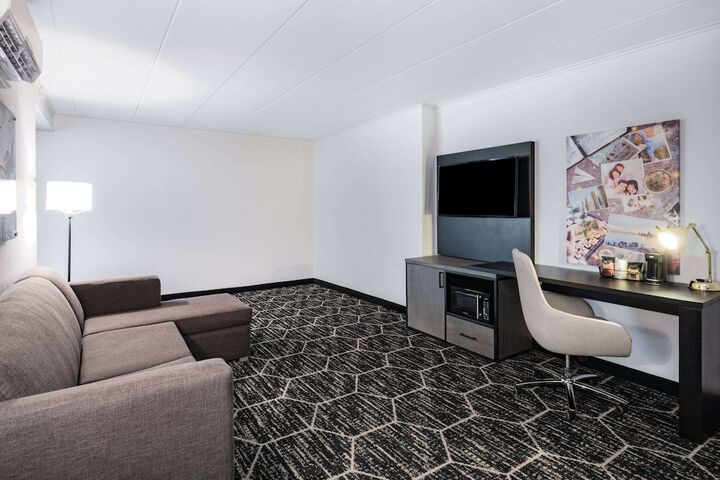Room 21 of 41