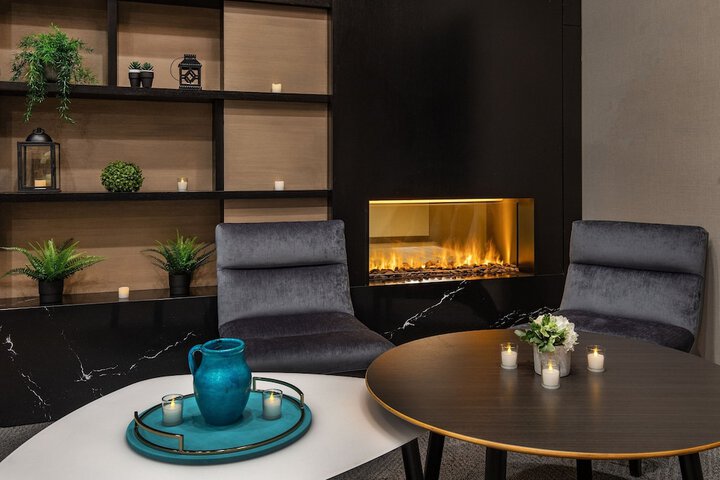 Lounge 39 of 44