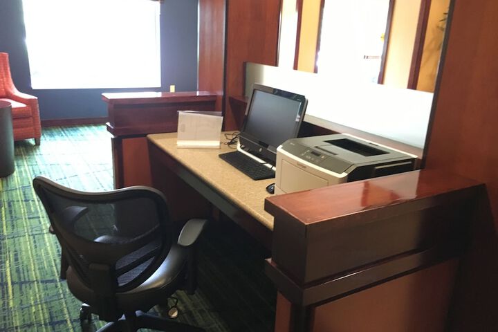 Business Center 75 of 76
