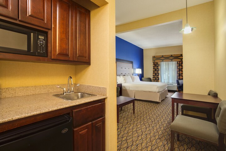Holiday Inn Express Tower Center by IHG