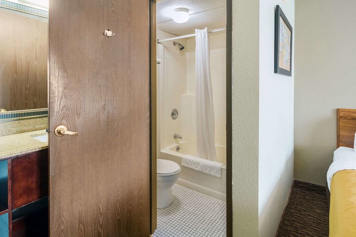 Room 14 of 48