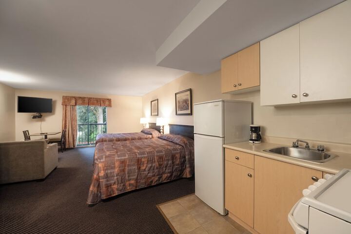 Canadian Inn
