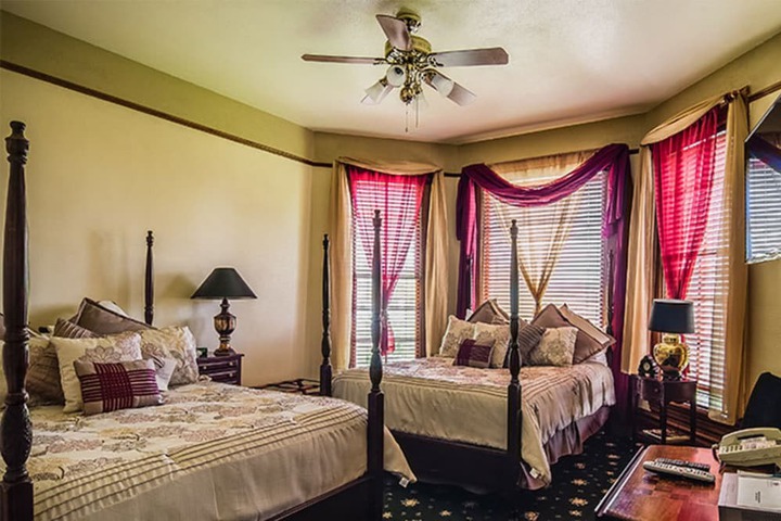 Room 60 of 144