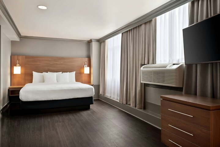 Room 14 of 25
