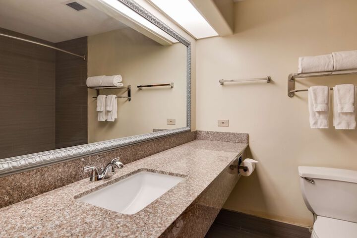 Room 4 of 16