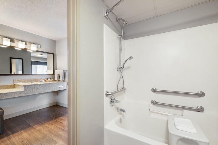 AmericInn by Wyndham Valley City - Conference Center
