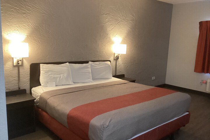 Room 26 of 35