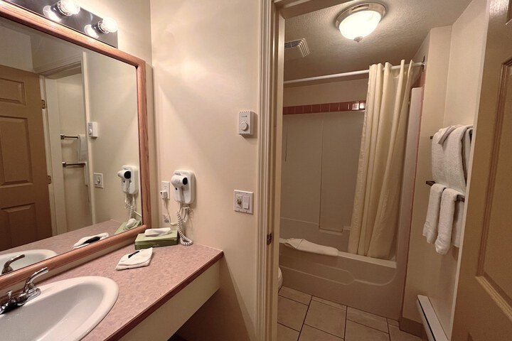Room 13 of 19