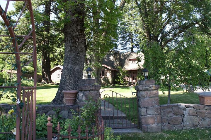 Strawberry Valley Inn