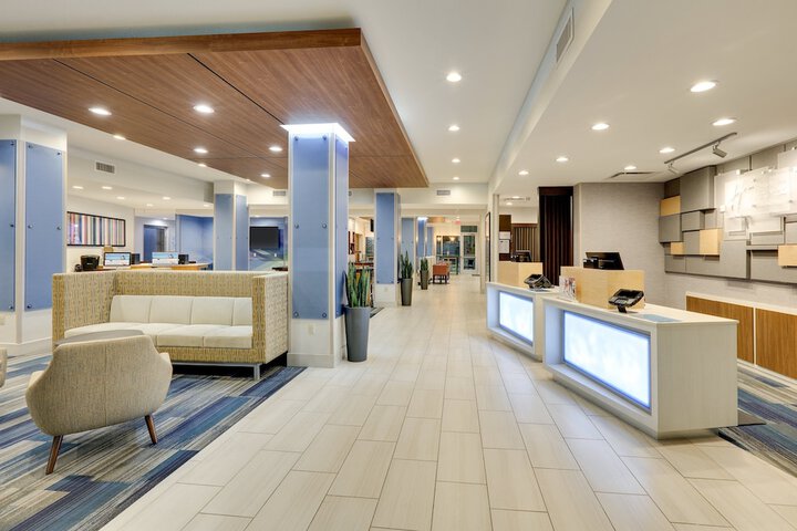 Holiday Inn Express & Suites Dallas NW - Farmers Branch by IHG