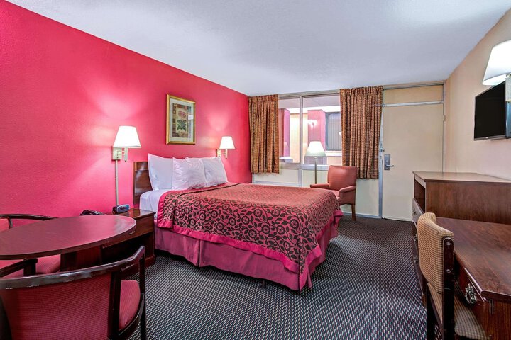 Room 14 of 35