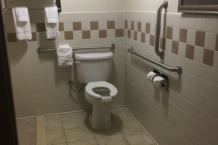 AmericInn by Wyndham Monmouth