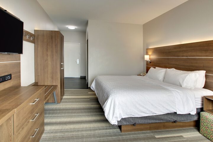 Room 17 of 46