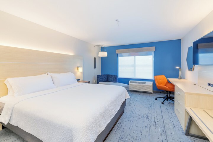 Holiday Inn Express & Suites Medford by IHG