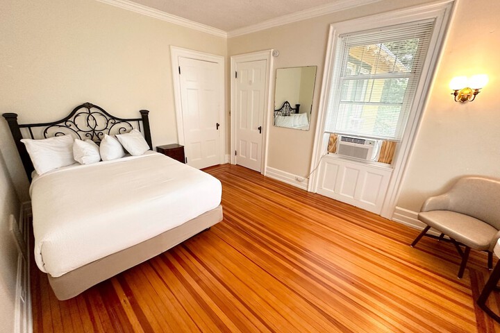 Room 195 of 312
