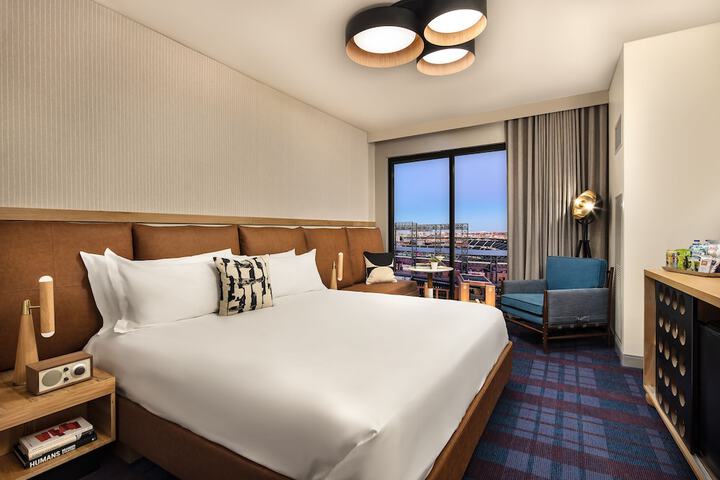 Room 44 of 122