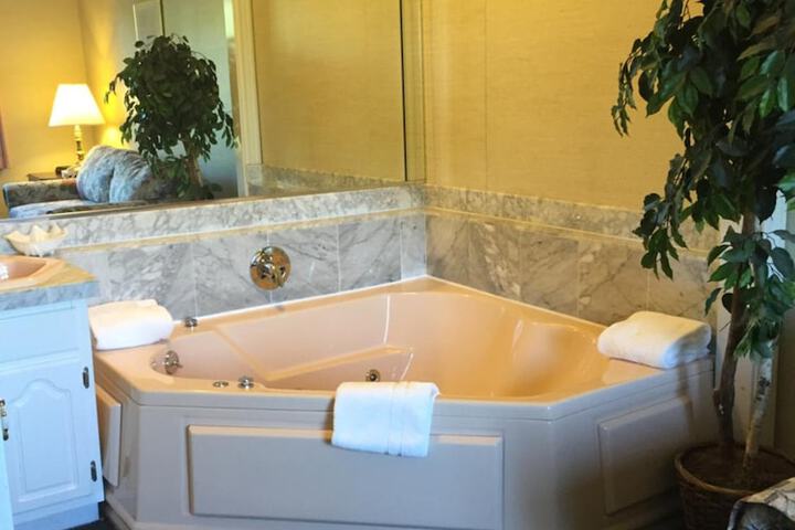 Lockport Inn & Suites