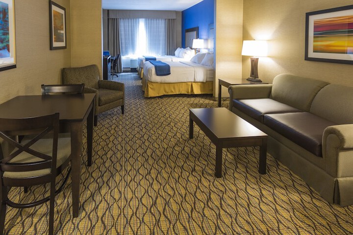 Holiday Inn Express & Suites Thunder Bay by IHG