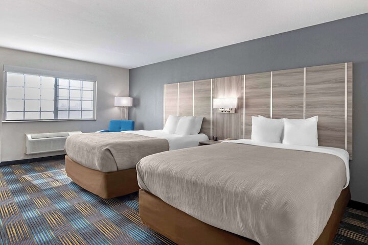 Quality Inn & Suites Fort Madison near Hwy 61