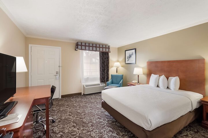 Room 6 of 23