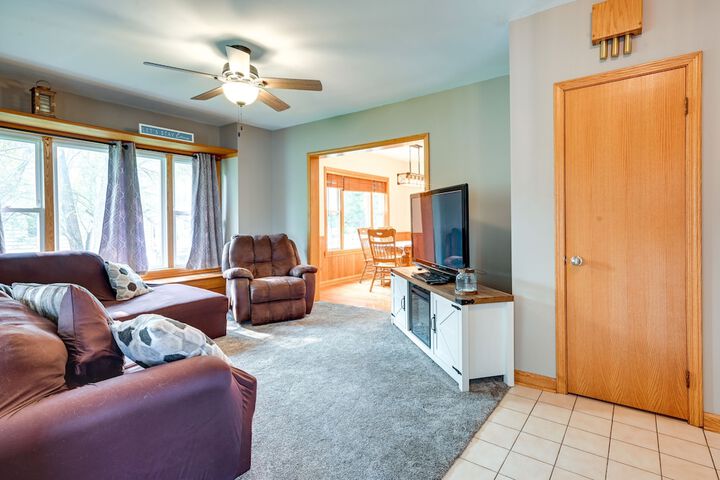 Grand Blanc Rental w / Gas Grill & Private Yard