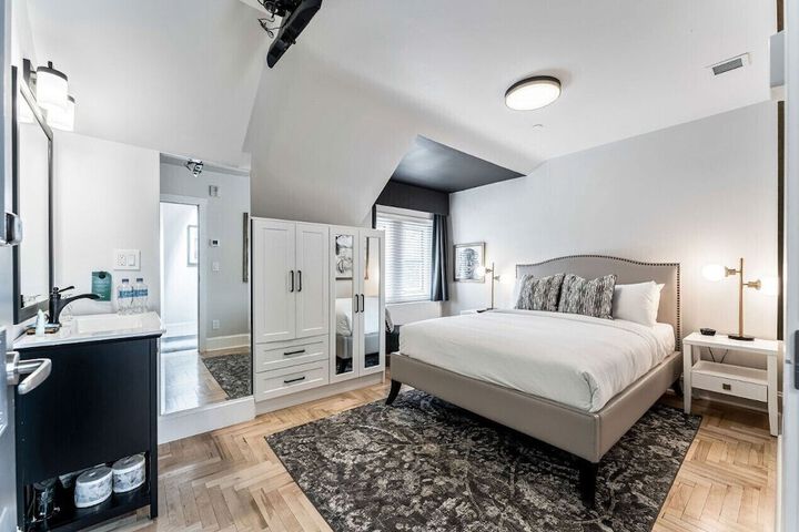 Room 54 of 63