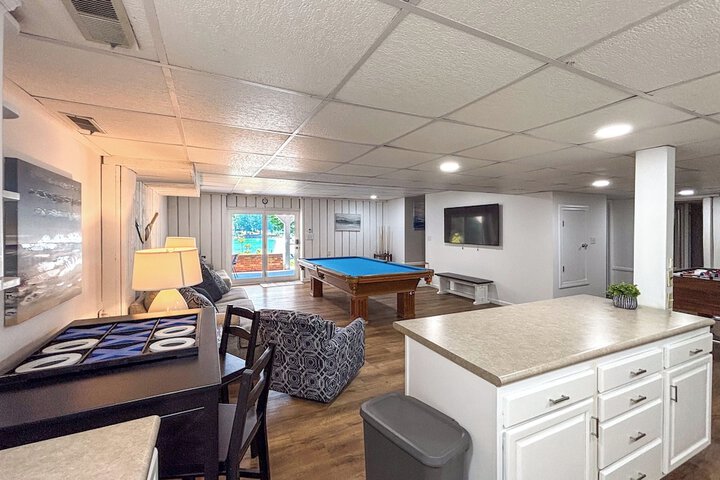 Spacious Lake Norman Retreat w / Boat Ramp!