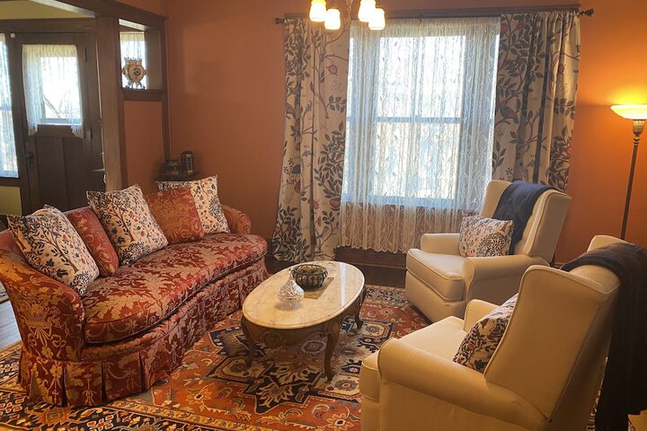 Vineyard Mansion & Carriage House Bed & Breakfast