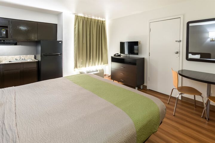 Room 25 of 41