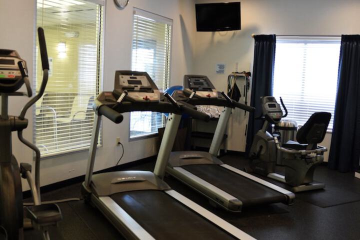 Holiday Inn Express & Suites Youngstown West - Austintown by IHG