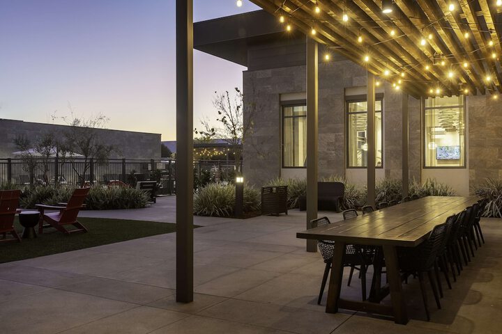 Hotel Exterior 44 of 45