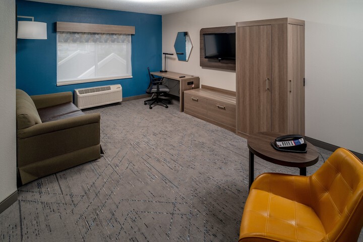 Room 9 of 32