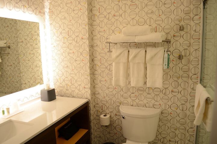 Room 51 of 117