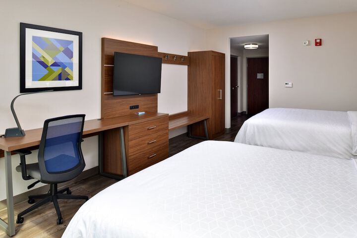 Room 51 of 79
