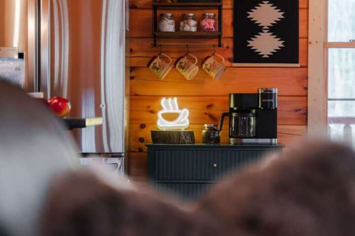 Sleeps 16! Luxury Cabin With Game Room & Hot Tub