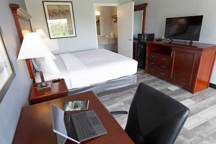 Room 12 of 33