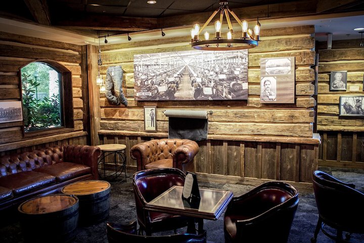 Lounge 128 of 175