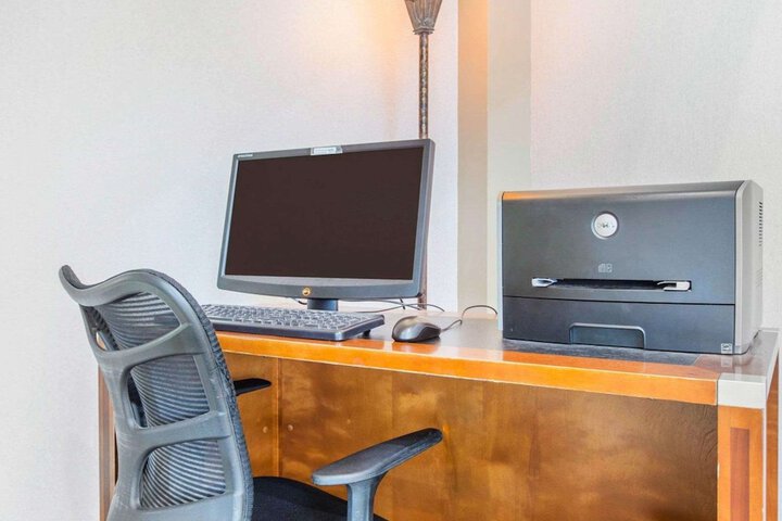 Business Center 32 of 32