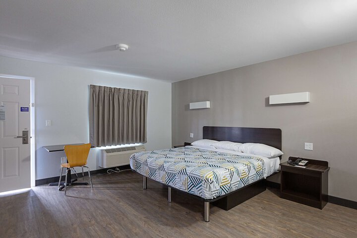 Room 21 of 34