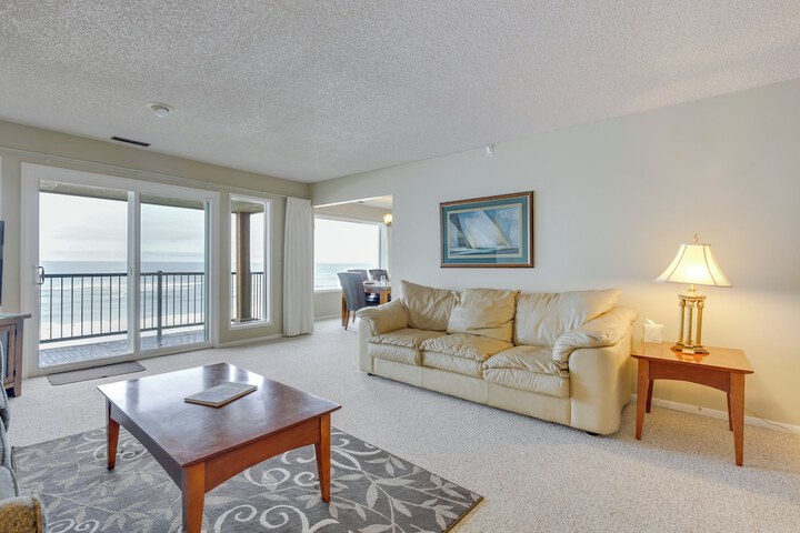 Lincoln City Condo: Pool Access Walk to Beach!