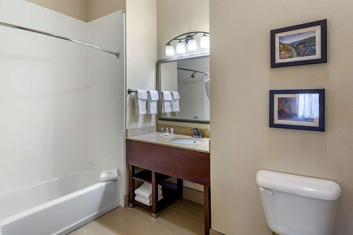 Comfort Inn & Suites Blue Ridge