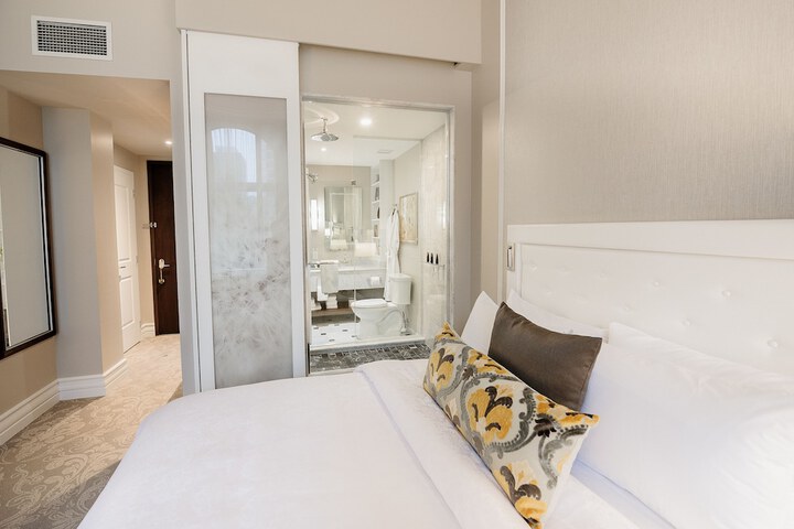 Room 45 of 168