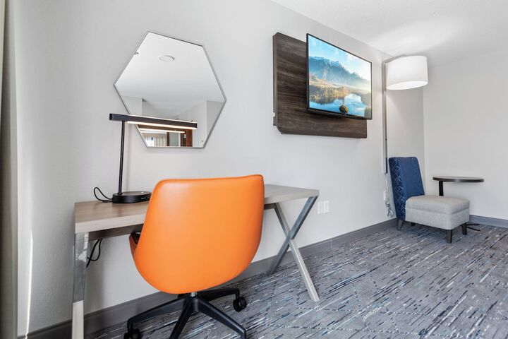 Holiday Inn Express & Suites Starkville by IHG
