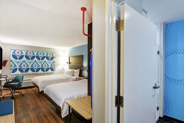 Room 33 of 48
