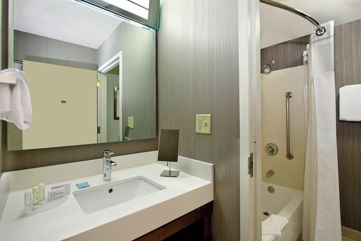 Courtyard by Marriott Oakland Downtown