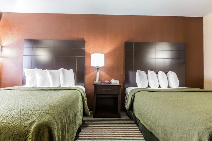 Room 25 of 28