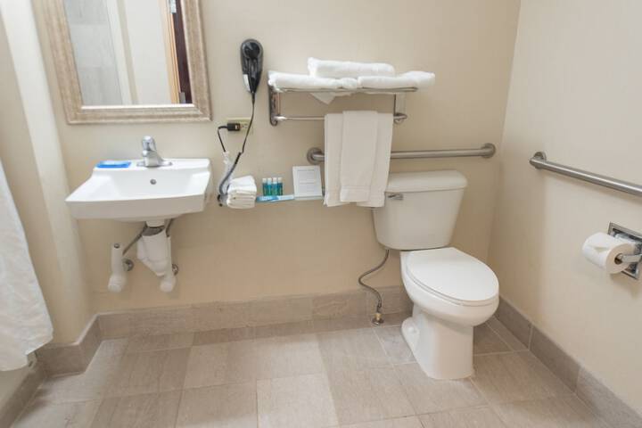 Holiday Inn Express Hotel & Suites in North East (Erie) by IHG