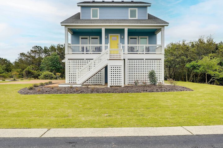 Corolla Vacation Rental w / Pool Walk to Beach!