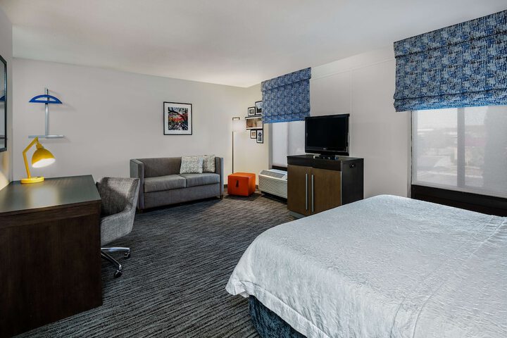 Room 27 of 39